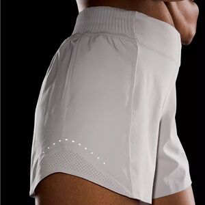 Lululemon Hotty Hot High Rise Short 4" Light Gray Women's Size 4
